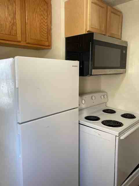 819 W 26th St #1 - Photo 5 of 12