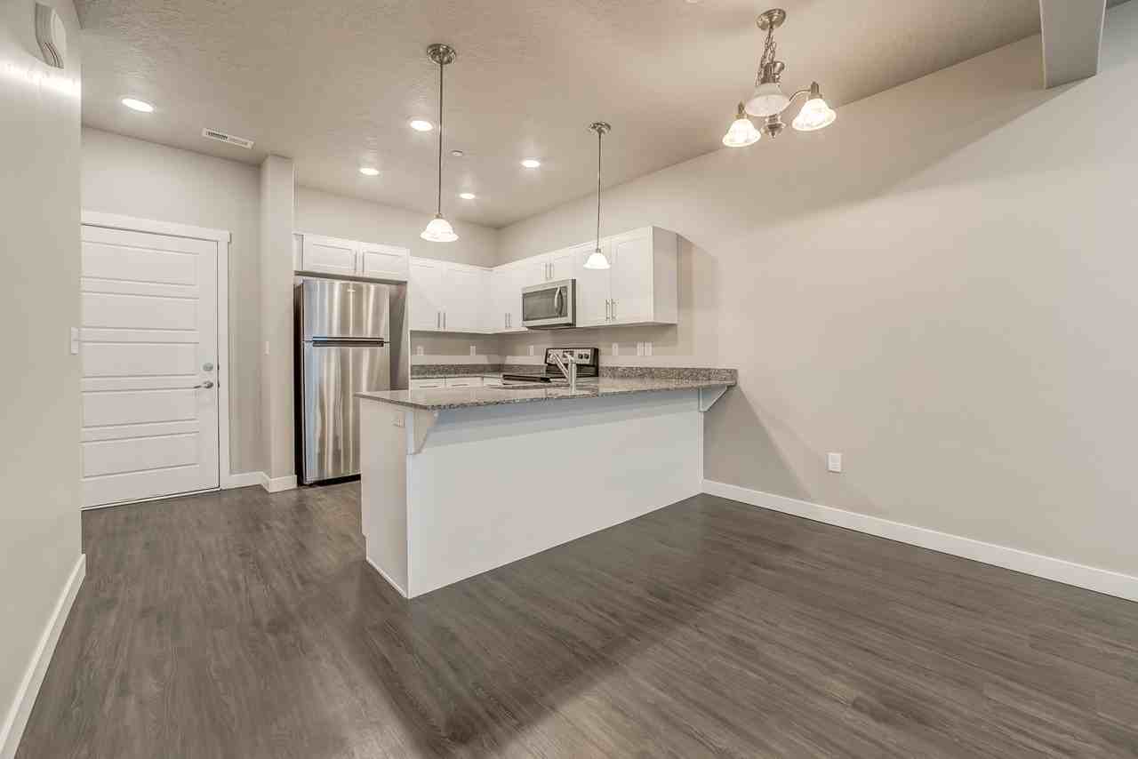 556 E 250 N #206 - Photo 6 of 26