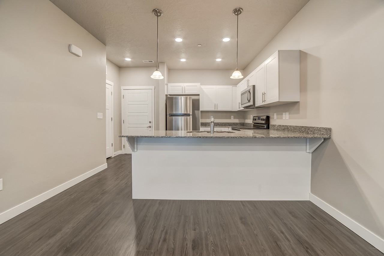 556 E 250 N #206 - Photo 7 of 26
