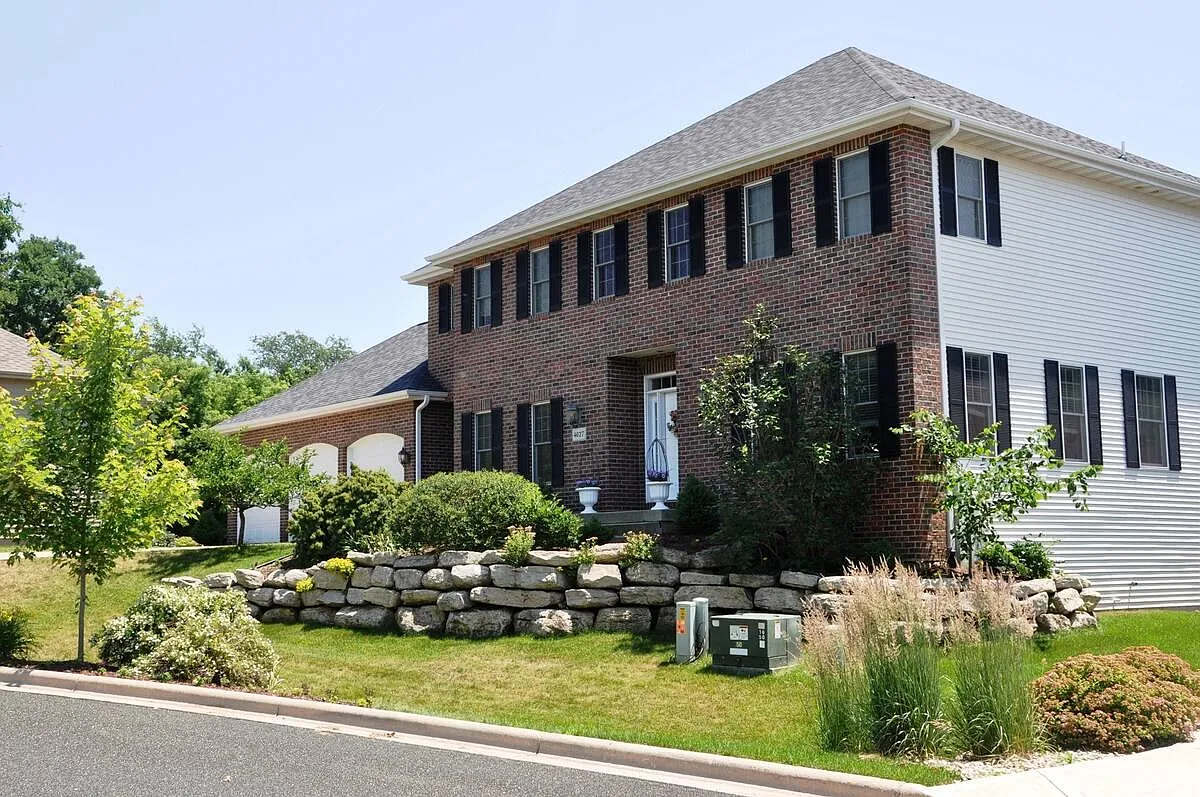 4627 Sunburst Dr #1 - Photo 2 of 35