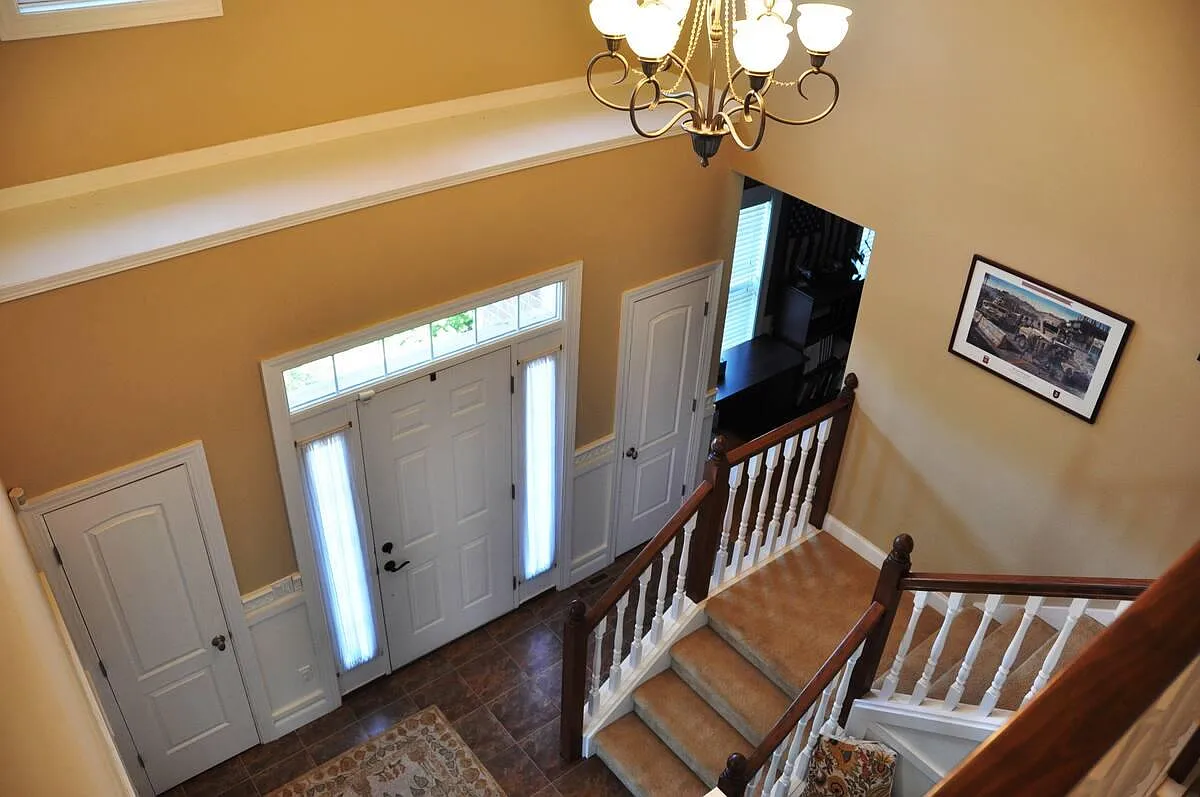 4627 Sunburst Dr #1 - Photo 4 of 35