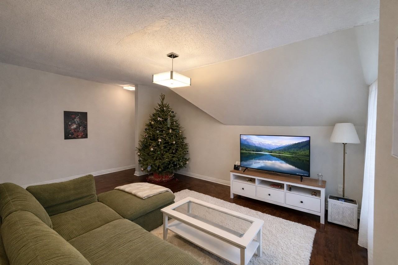 101/103 Spadina Rd - 101 - 6 #101-6 - Photo 2 of 11