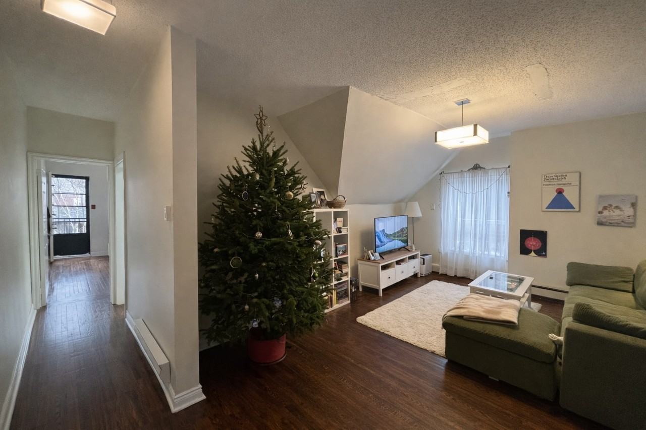 101/103 Spadina Rd - 101 - 6 #101-6 - Photo 3 of 11