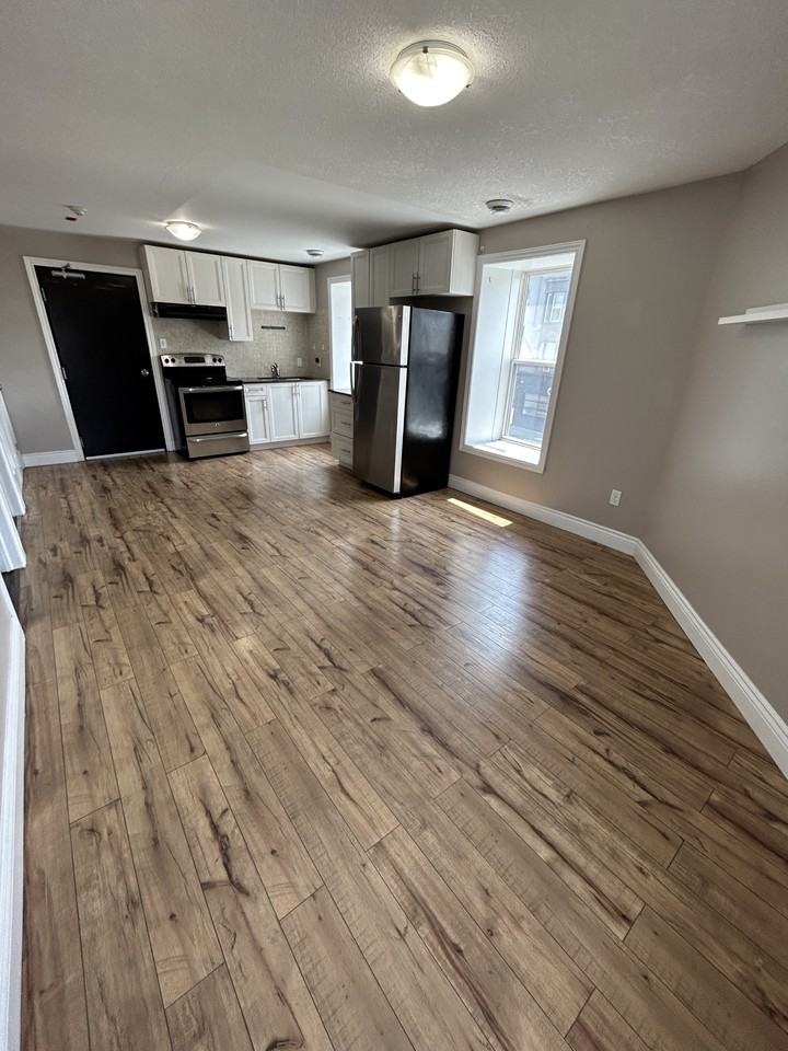 470 King St. W. Unit 1 - Photo 2 of 7