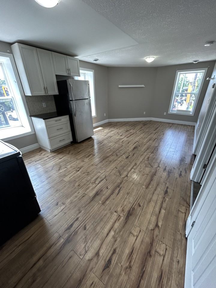 470 King St. W. Unit 1 - Photo 3 of 7