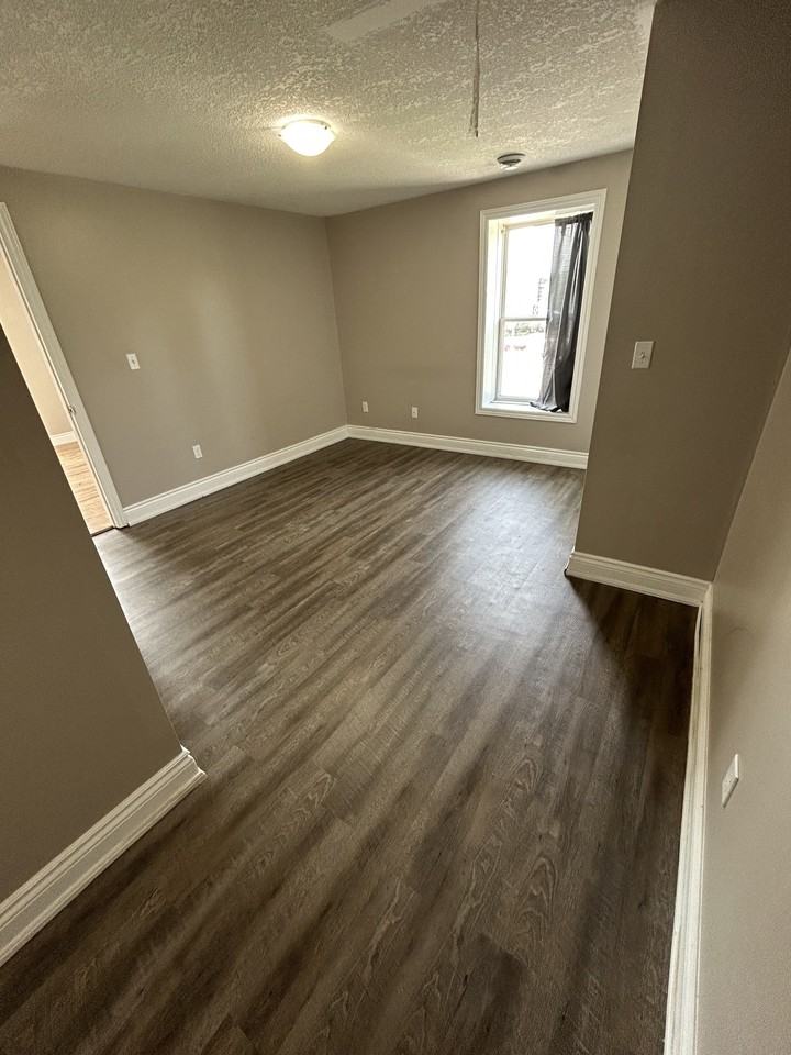 470 King St. W. Unit 1 - Photo 4 of 7