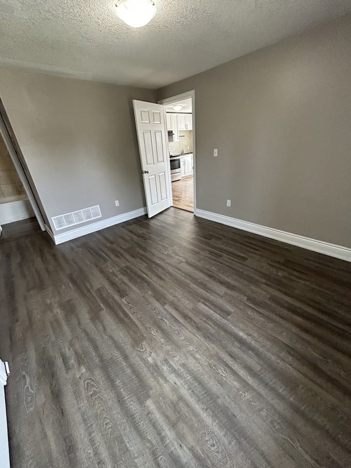 470 King St. W. Unit 1 - Photo 5 of 7