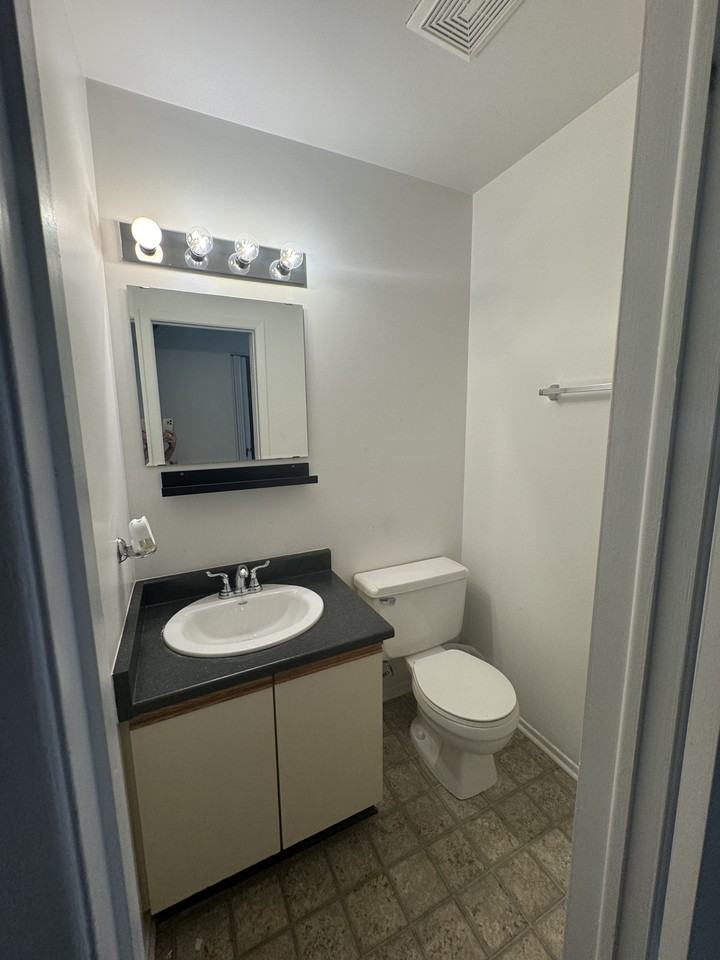 24 Townline Rd E - Photo 2 of 15