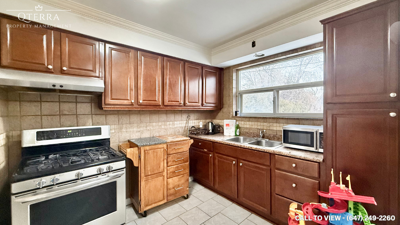 7101 Minotola Ave, Mississauga, Ontario L4T 2S9 - Photo 3 of 12