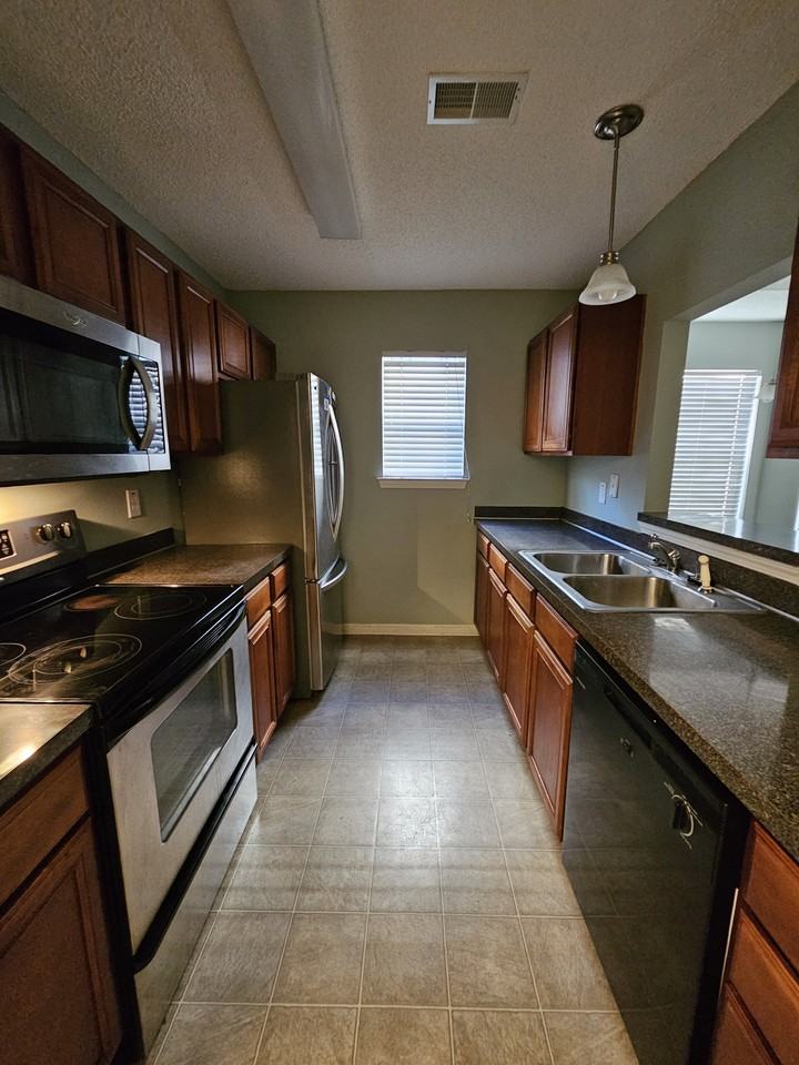 876 Sandmyrtle Cir #1 - Photo 5 of 24