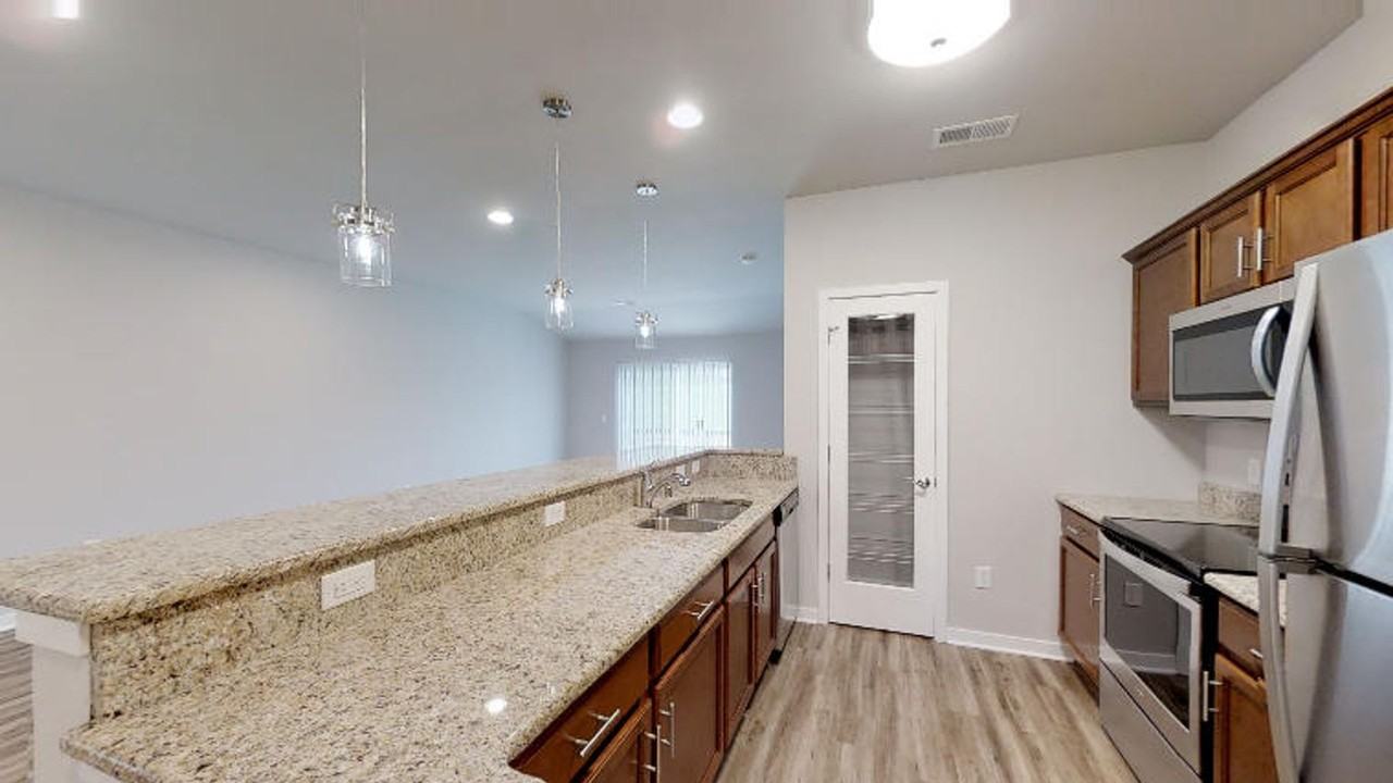 718 Cedar Bluffs Way - Photo 4 of 17