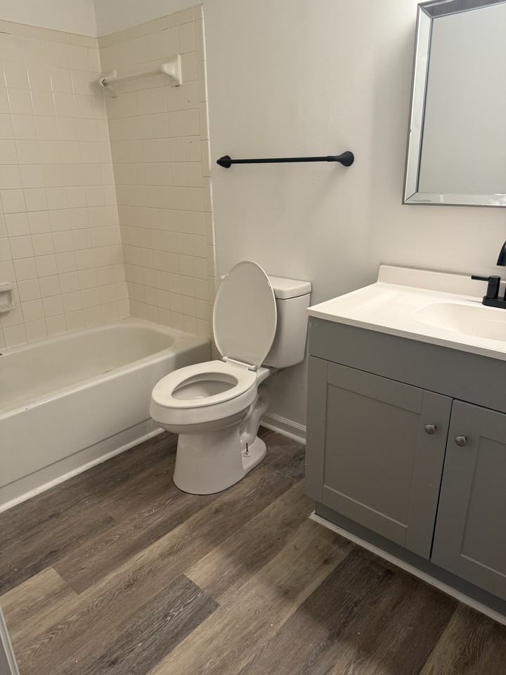 1830 Grandin Rd Sw #103 - Photo 6 of 8