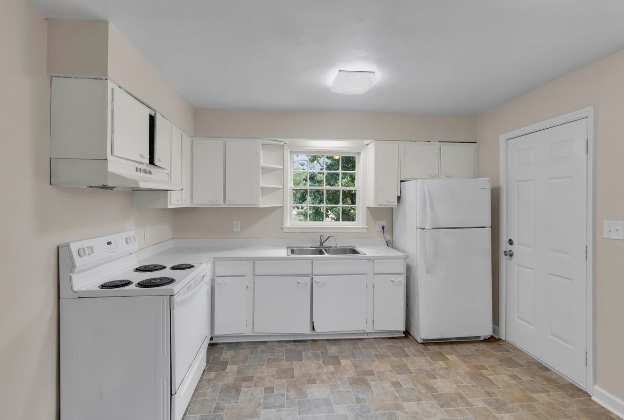 1508 Beaufort St #1 - Photo 5 of 50