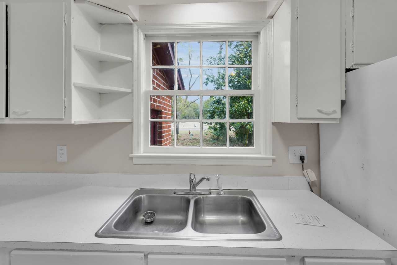 1508 Beaufort St #1 - Photo 7 of 50