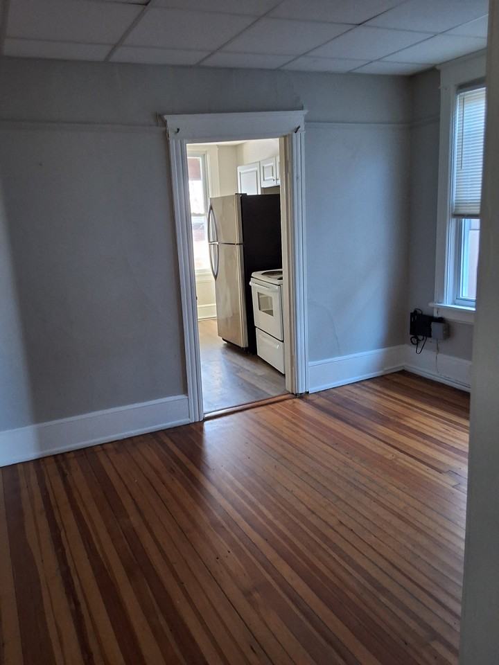 6 S Clinton St #7 - Photo 3 of 6