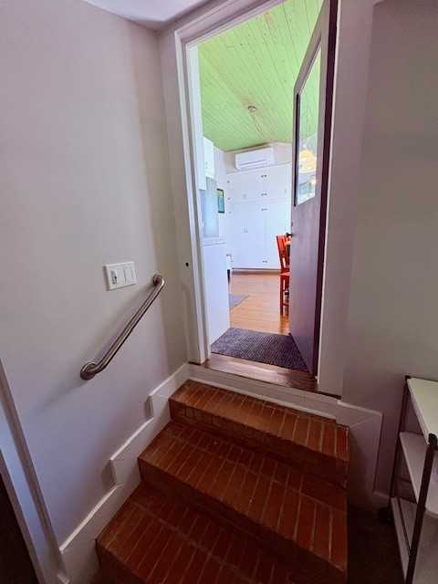 516 East Street - B #B - Photo 3 of 16