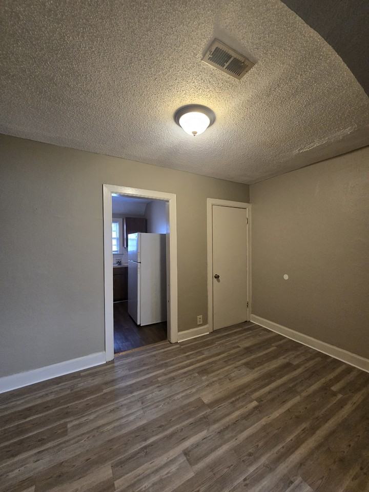 934 South Broadway - 8 #8 - Photo 5 of 17