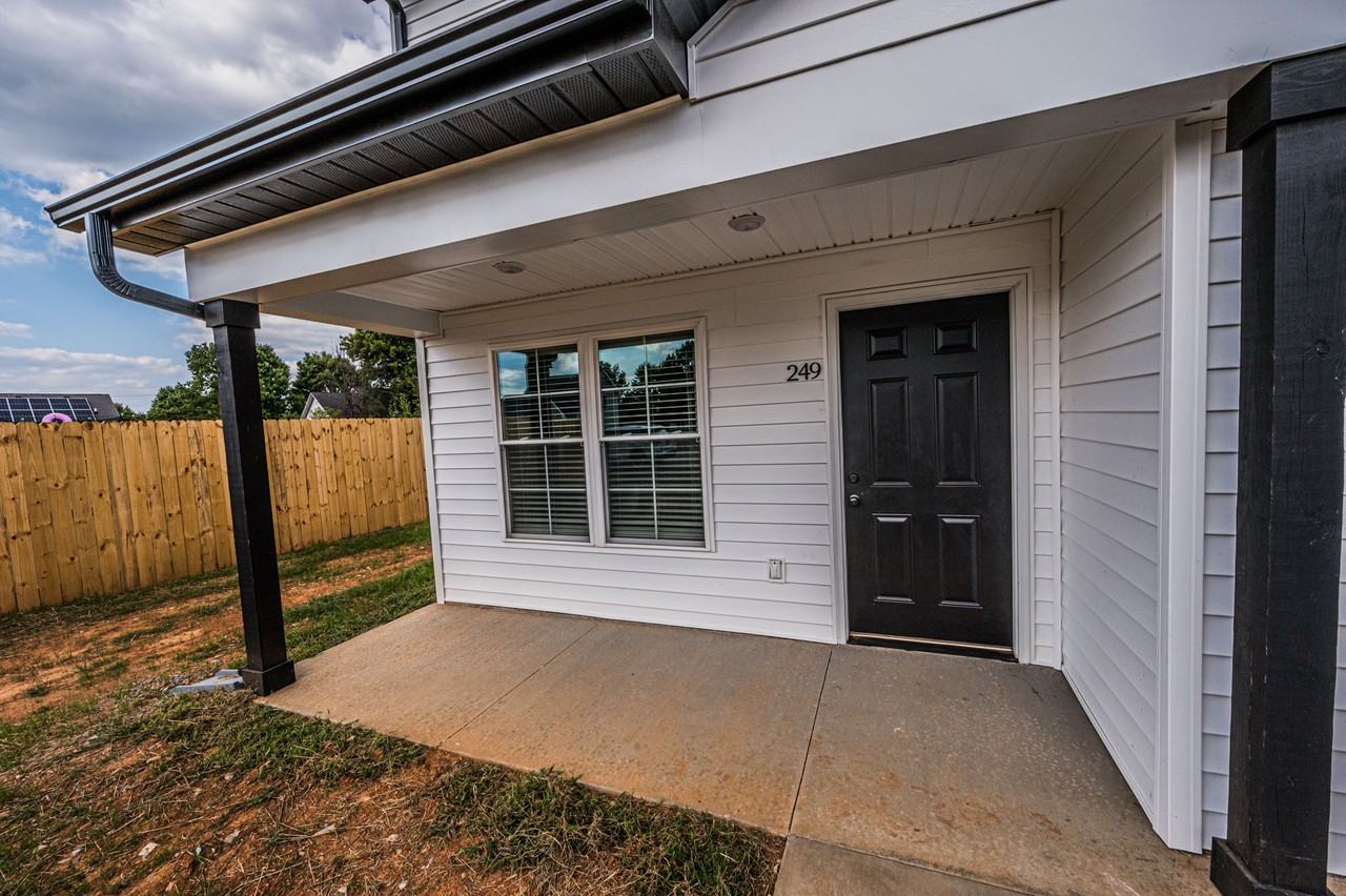 237 Whispering Hills Blvd #1 - Photo 4 of 32