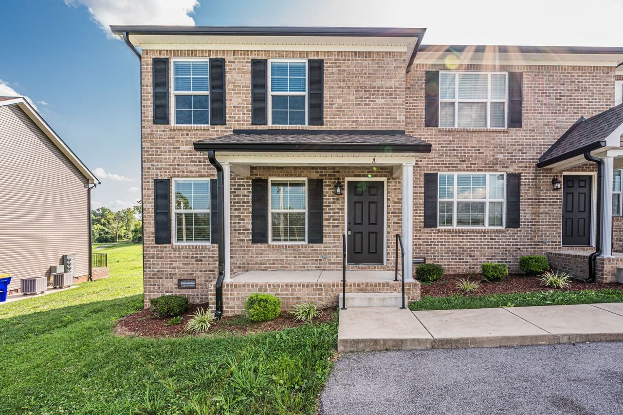 195 Creekwood Ave #C - Photo 2 of 30