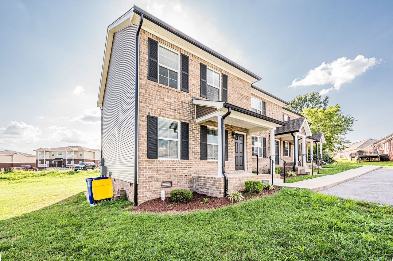 195 Creekwood Ave #C - Photo 3 of 30