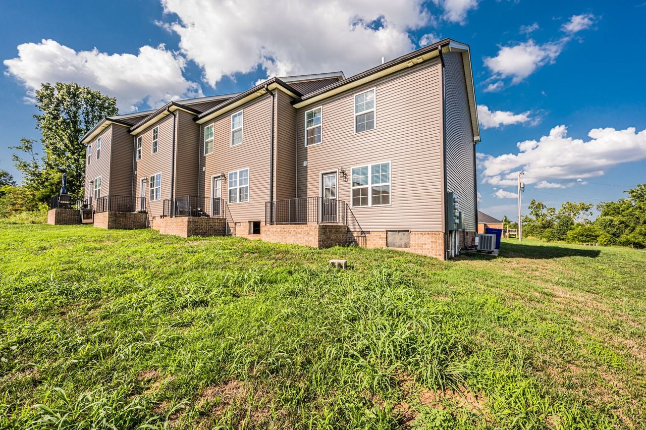 195 Creekwood Ave #C - Photo 4 of 30