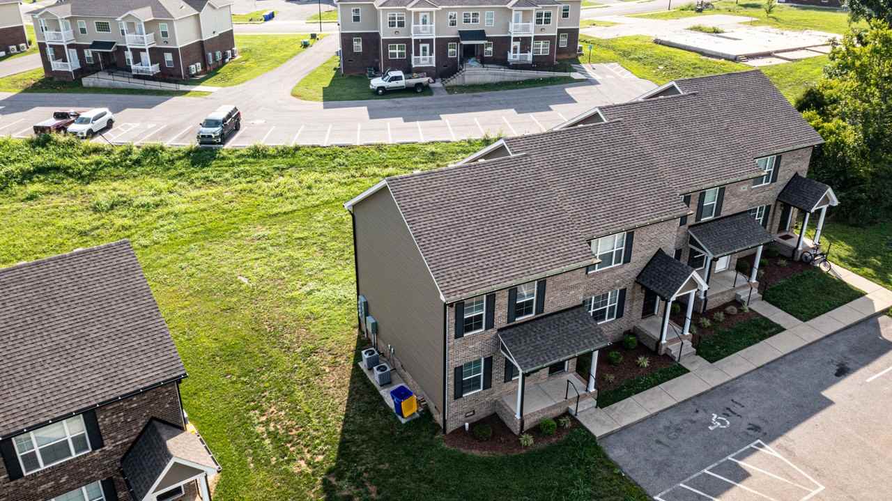 195 Creekwood Ave #C - Photo 5 of 30