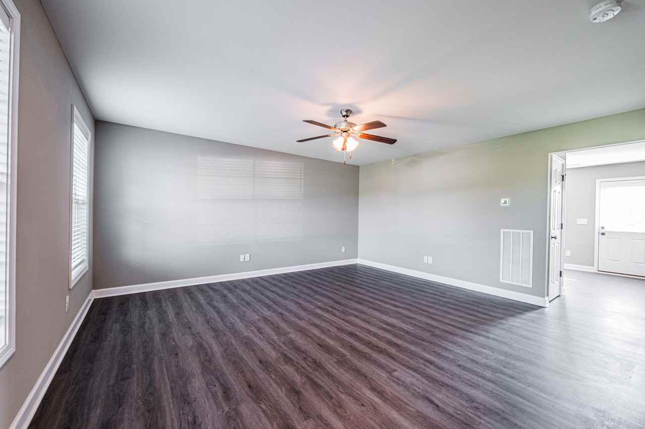 195 Creekwood Ave #C - Photo 7 of 30