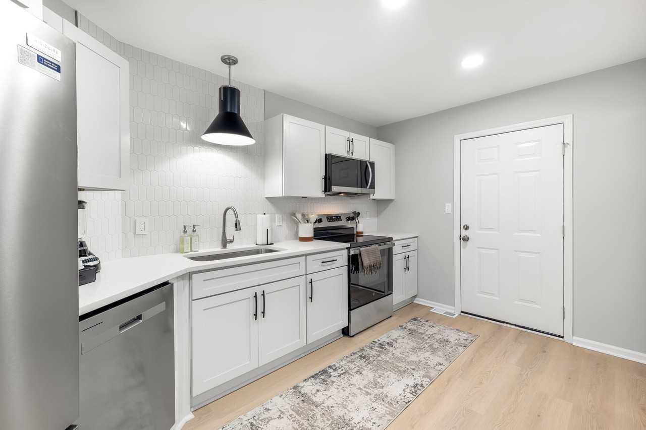 420 Alpha St #1 - Photo 5 of 30