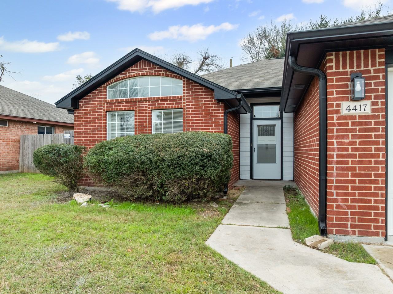 4417 Briarwood Dr #1 - Photo 3 of 24