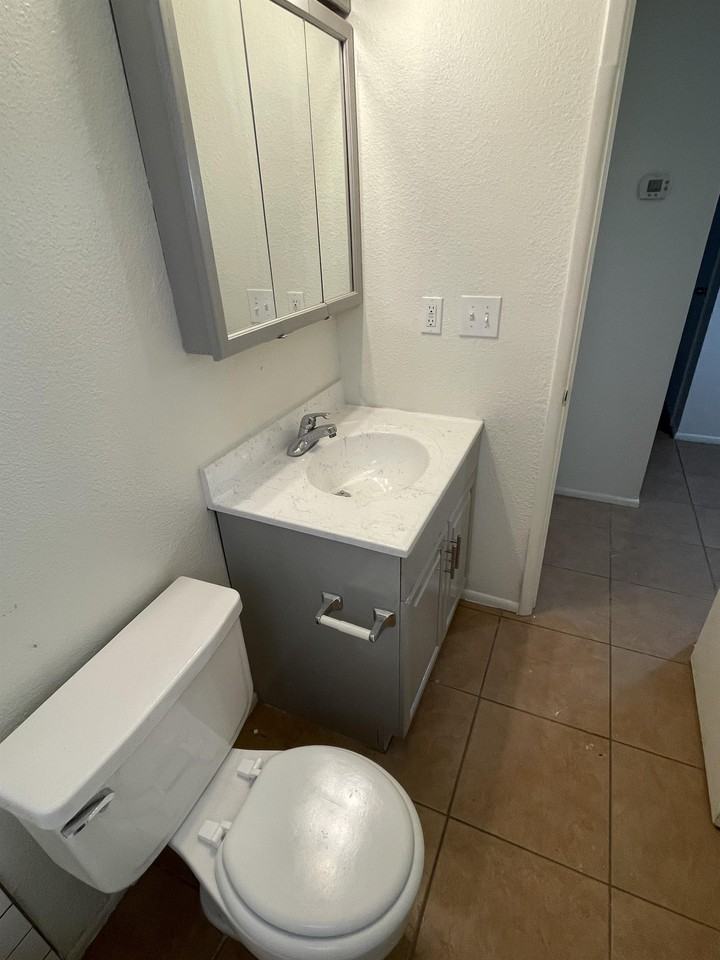 1520 W 5th St #1 - Photo 2 of 10