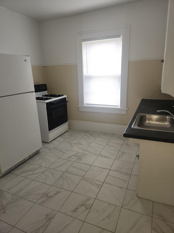 612 Rex Ave Ne #3 - Photo 5 of 7