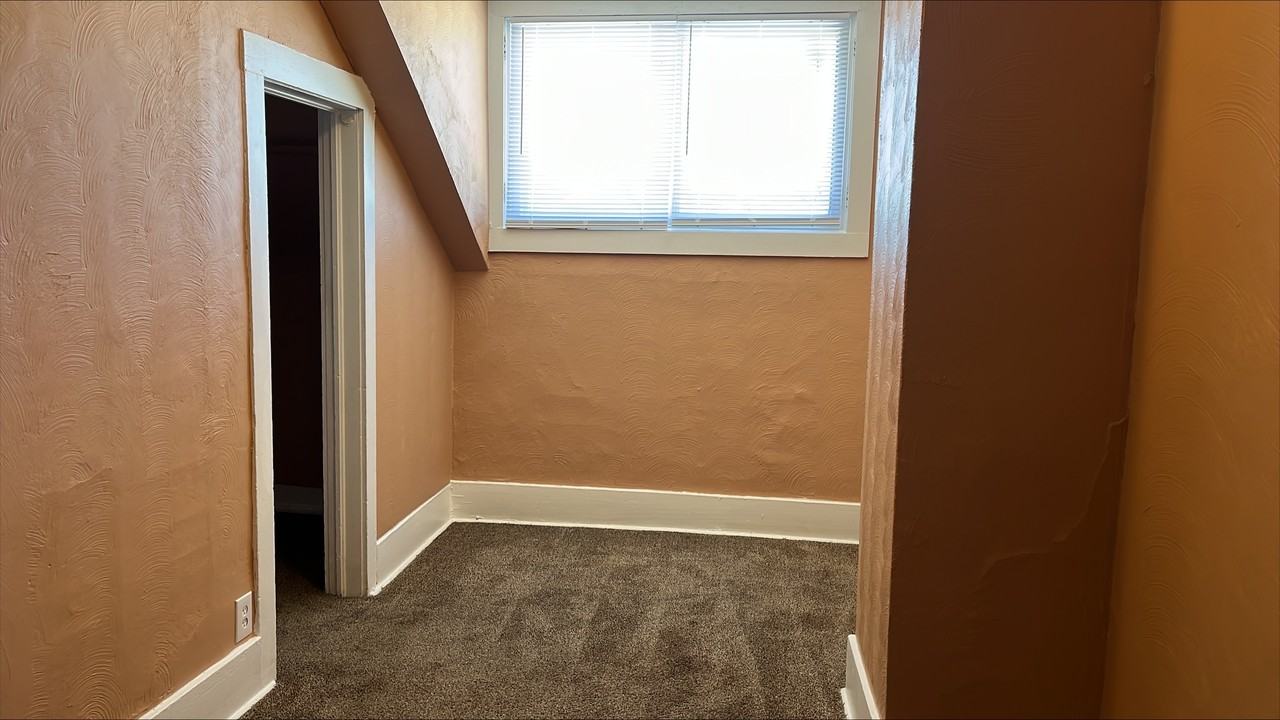 423 E Keys Ave #3 - Photo 3 of 9