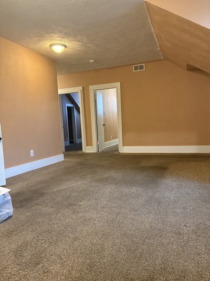 423 E Keys Ave #3 - Photo 4 of 9