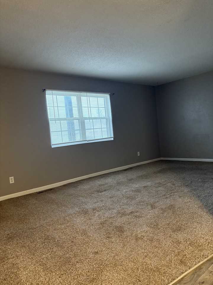 1113 Grooms - 9 #9 - Photo 3 of 6