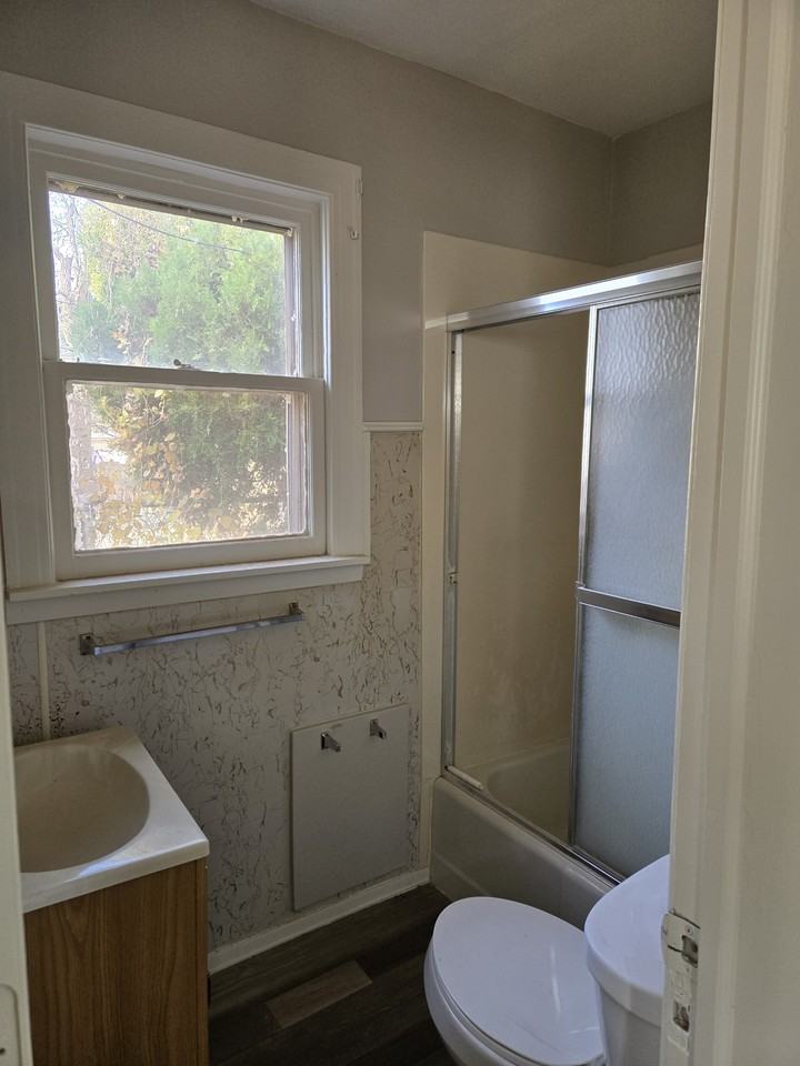 1918 18th St #B - Photo 5 of 7