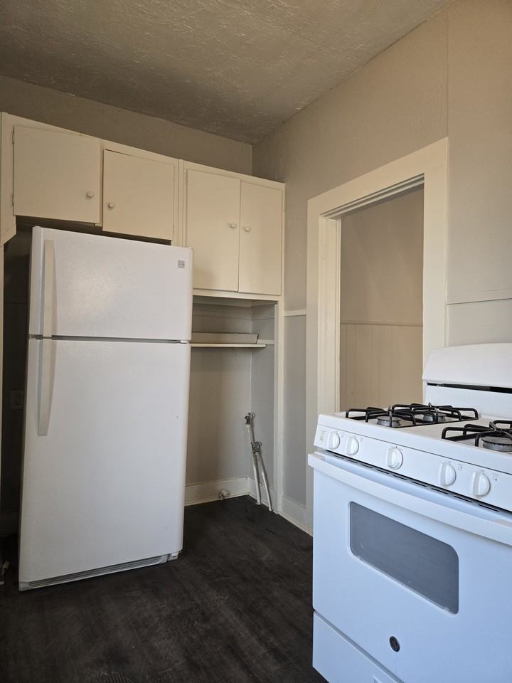 1918 18th St #A - Photo 5 of 10