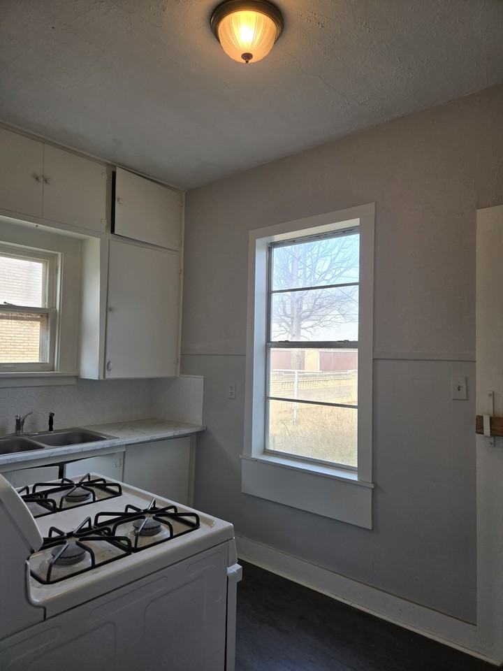 1918 18th St #A - Photo 6 of 10