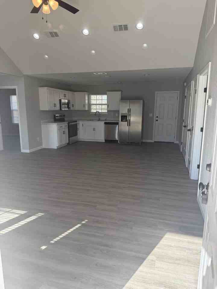 178 Hunington Cir - Photo 3 of 14