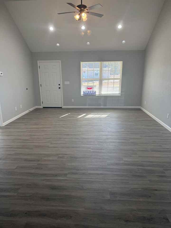 178 Hunington Cir - Photo 3 of 34