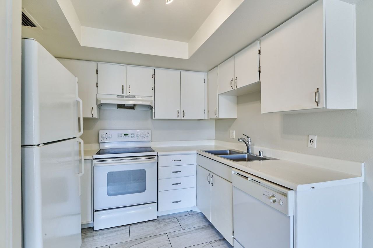 7960 E Camelback Rd - Photo 7 of 20