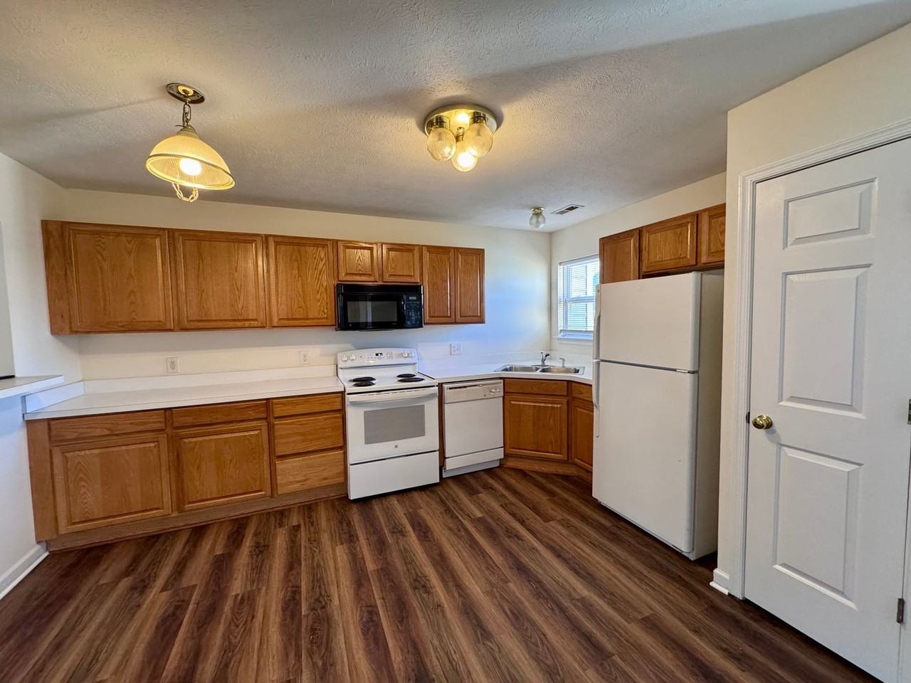 1295 Old Richmond Cir - Photo 4 of 13