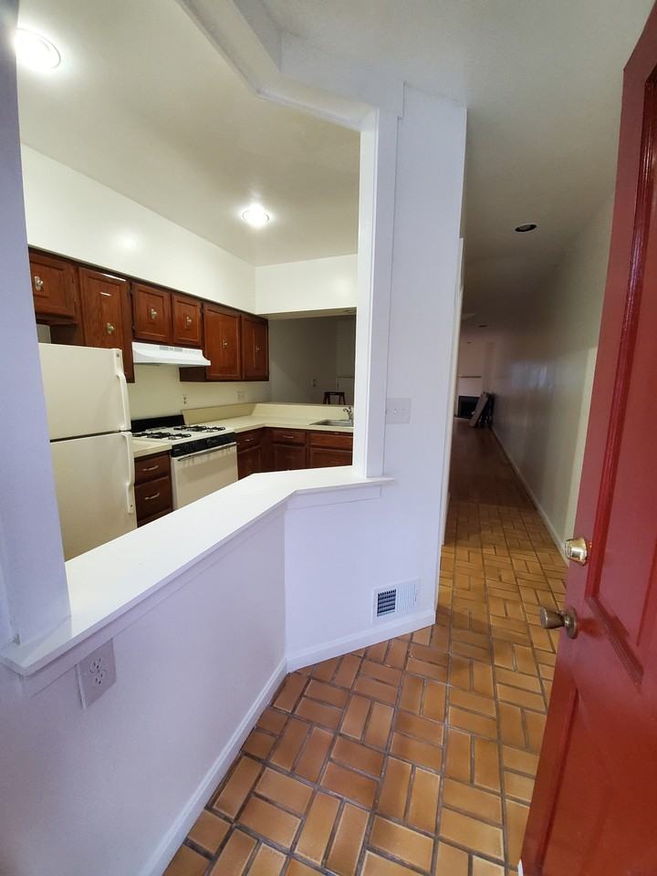 159 King George St #1 - Photo 2 of 10