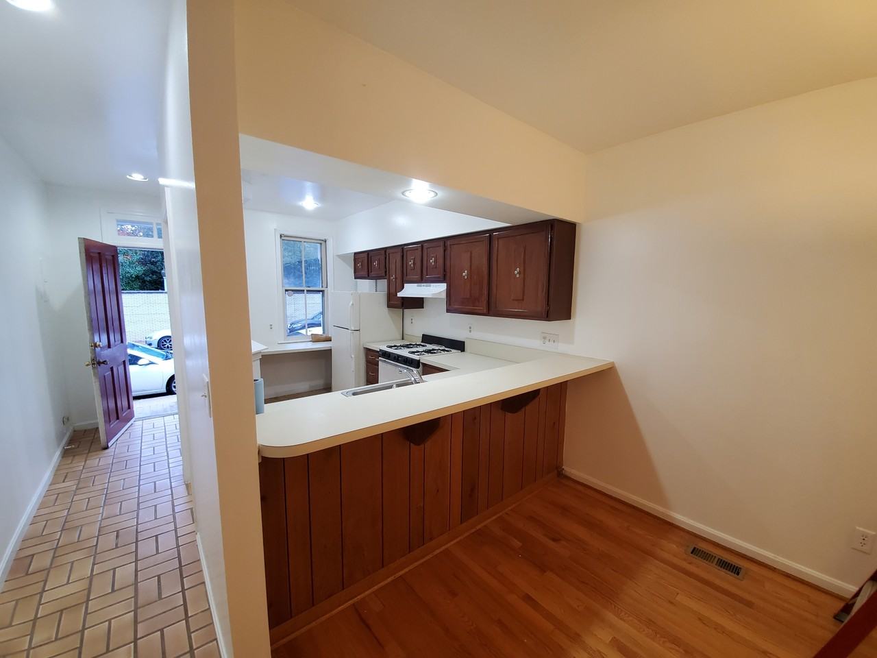 159 King George St #1 - Photo 3 of 10