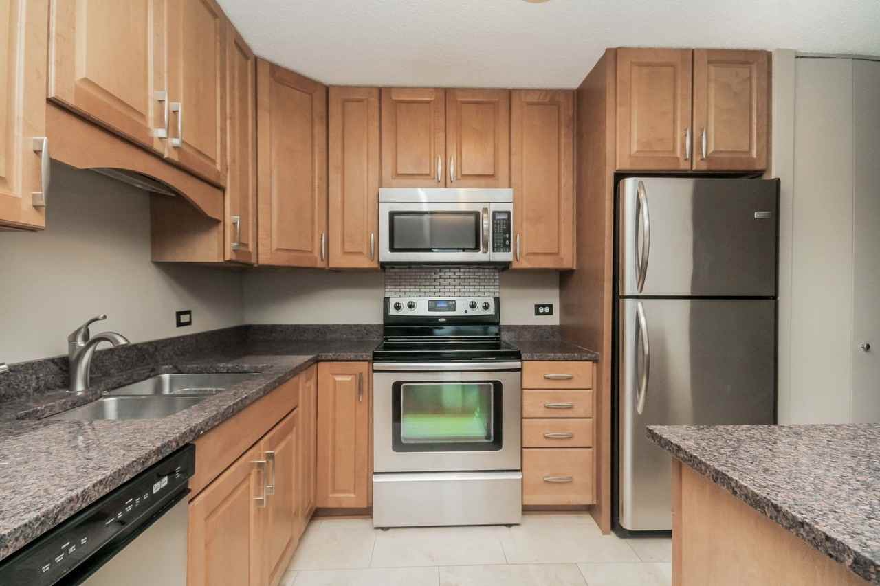 10 E Ontario Condos - Photo 3 of 35