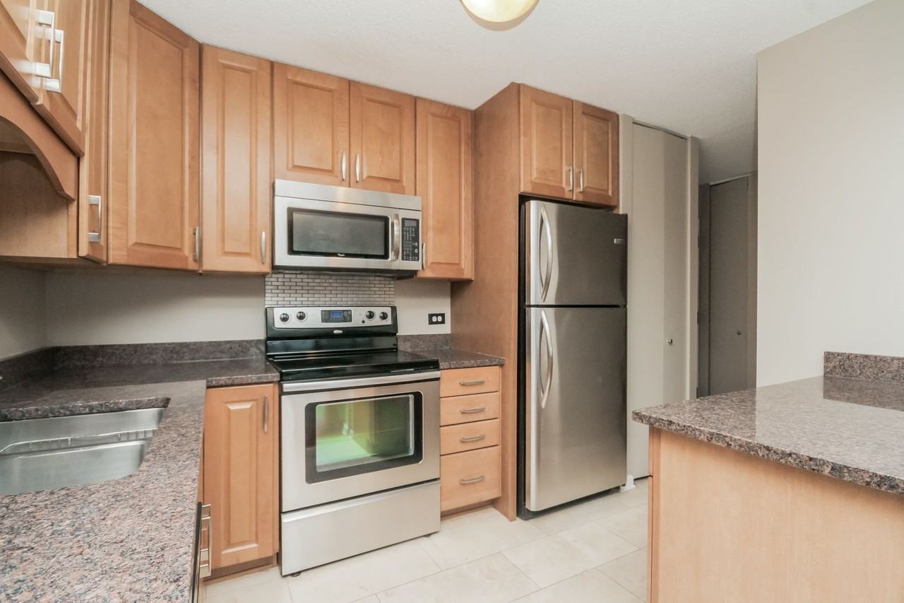 10 E Ontario Condos - Photo 4 of 35