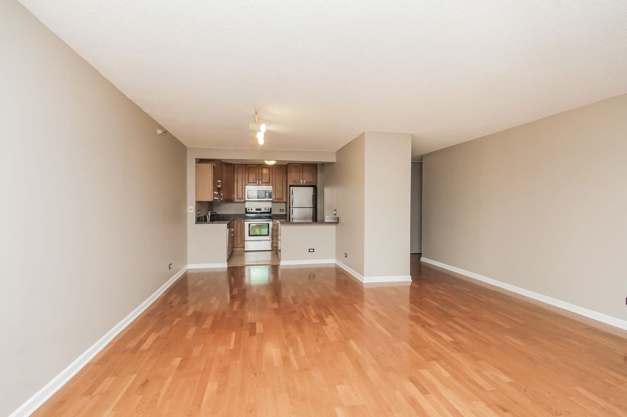 10 E Ontario Condos - Photo 6 of 35