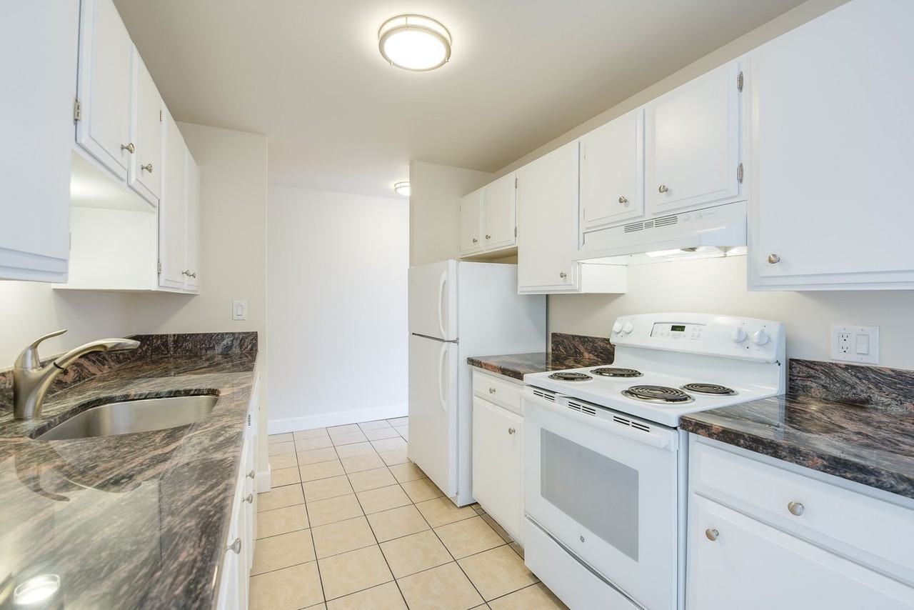 2220 Minor Apartments - Photo 4 of 34