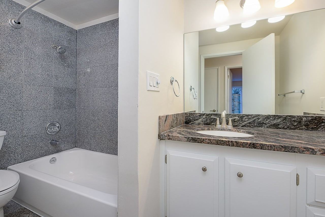 2220 Minor Apartments - Photo 5 of 34