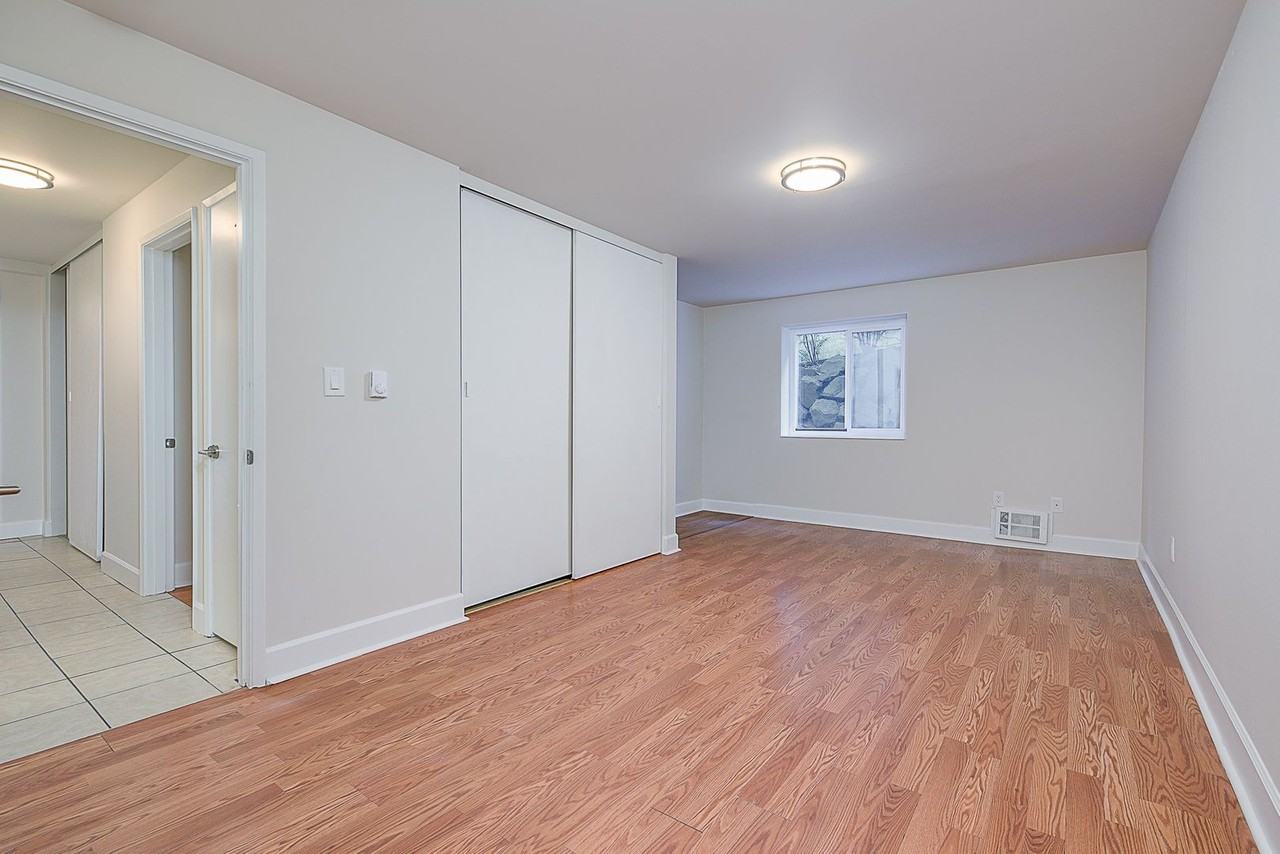 2220 Minor Apartments - Photo 6 of 34