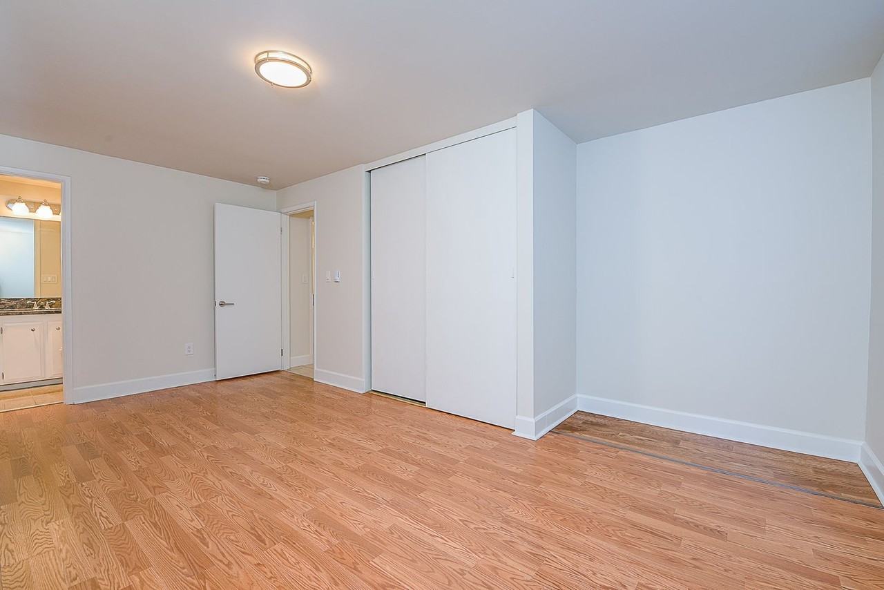 2220 Minor Apartments - Photo 7 of 34